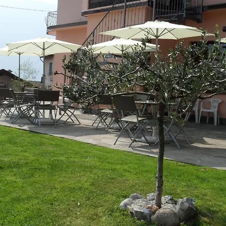 Garzola Bed & Breakfast *